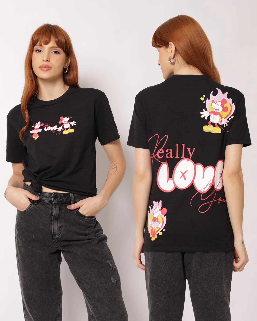 Camiseta Feminina Oversized Texturizada Mickey e Minnie Preta
