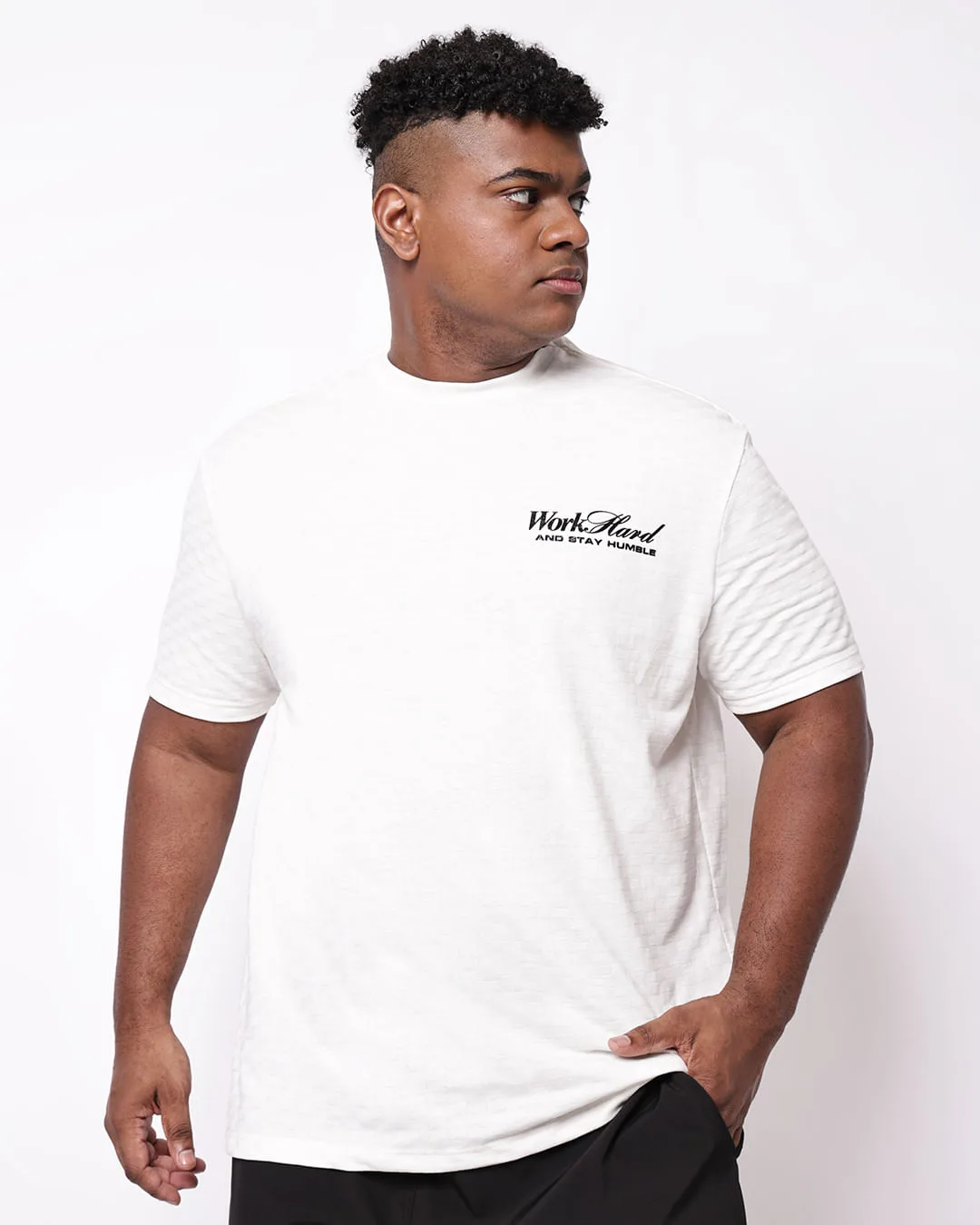 Camiseta Plus Size Masculina Manga Curta Texturizada Off White