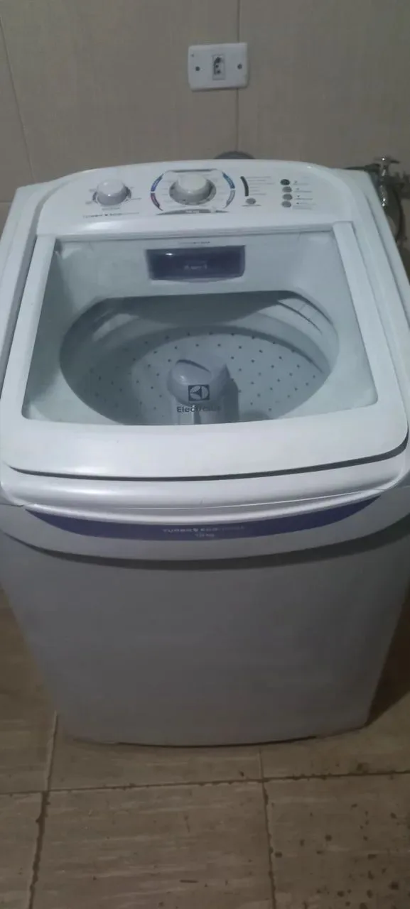 Vendo máquina de lavar roupas Electrolux 15kg.