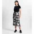 Calça Infinita Cor Pantacourt Feminina - Preto