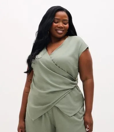 Blusa em Viscolinho com Transpasse Frontal e Aviamento Curve & Plus Size