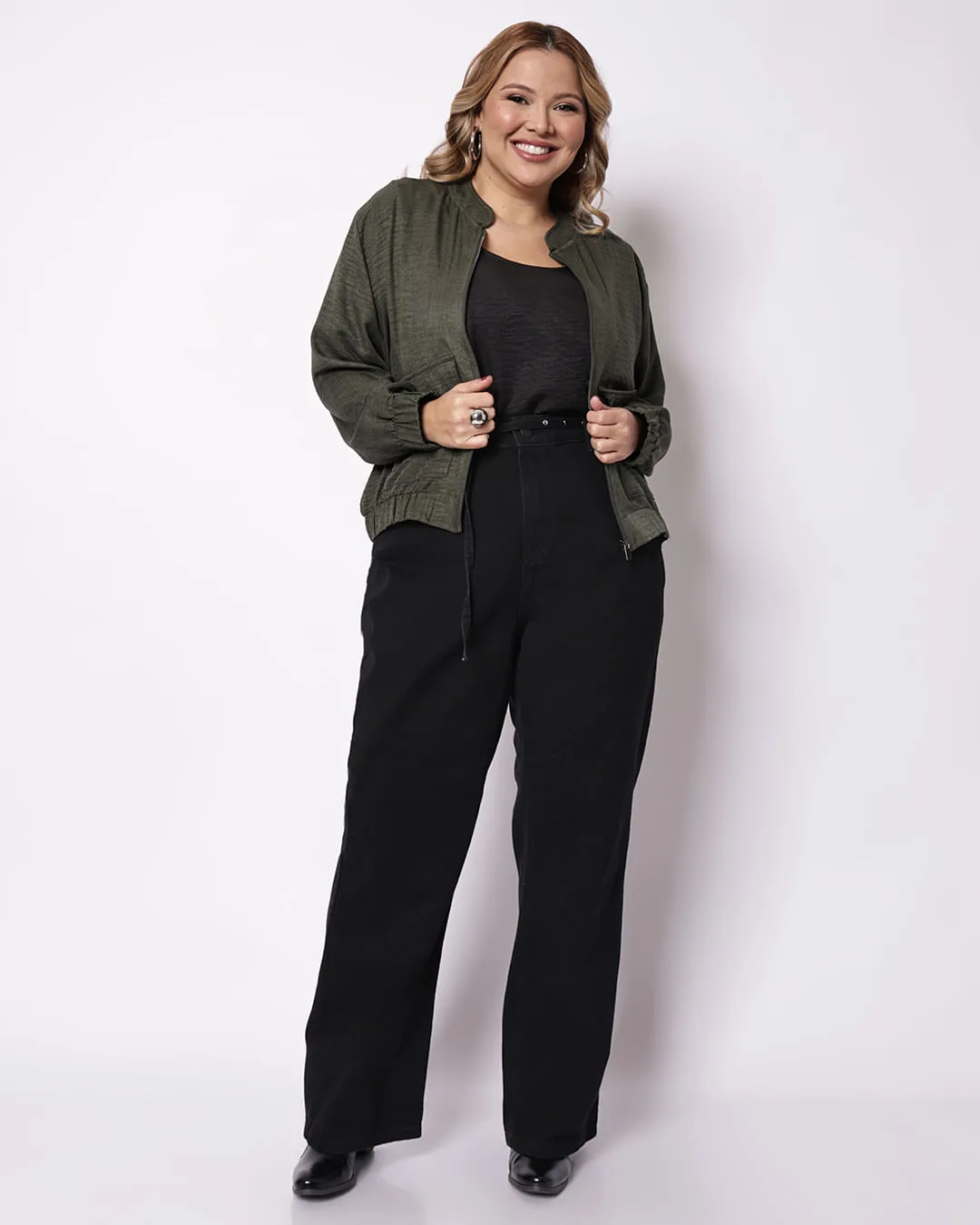 Calça Sarja Plus Size Feminina Skinny Cinto com Tachas Preta