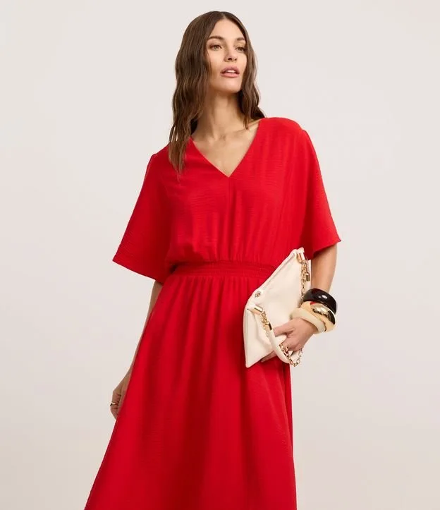 Vestido Evasê Midi em Airflow com Lastex na Cintura