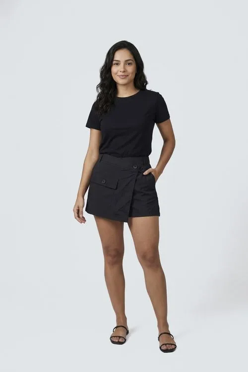 Short Saia Feminino Preto Envelopado Bolsos Cargo