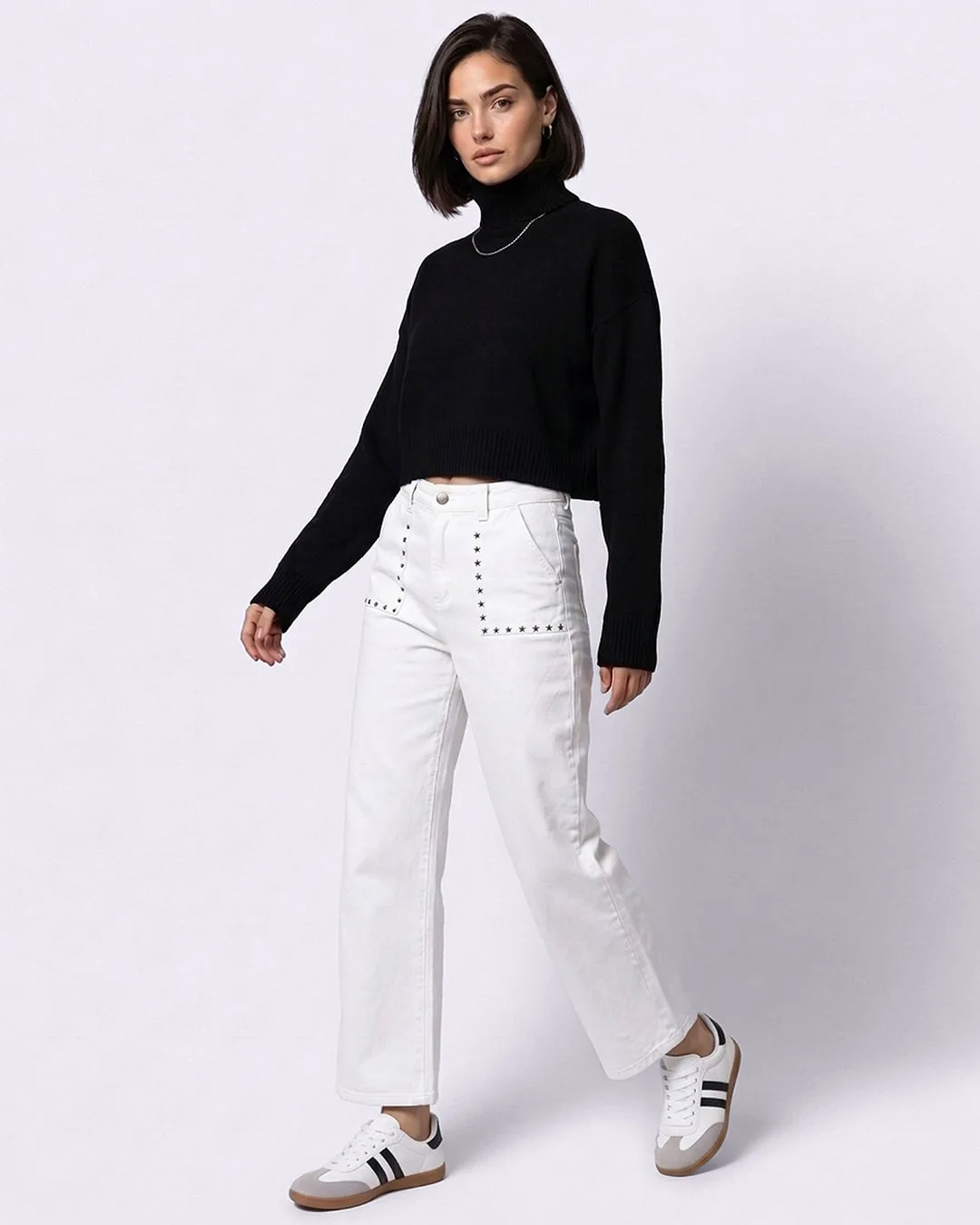 Calça Sarja Feminina Reta com Tachas Estrelas Off White