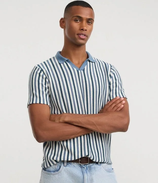 Camiseta Polo Regular com Textura e Listras