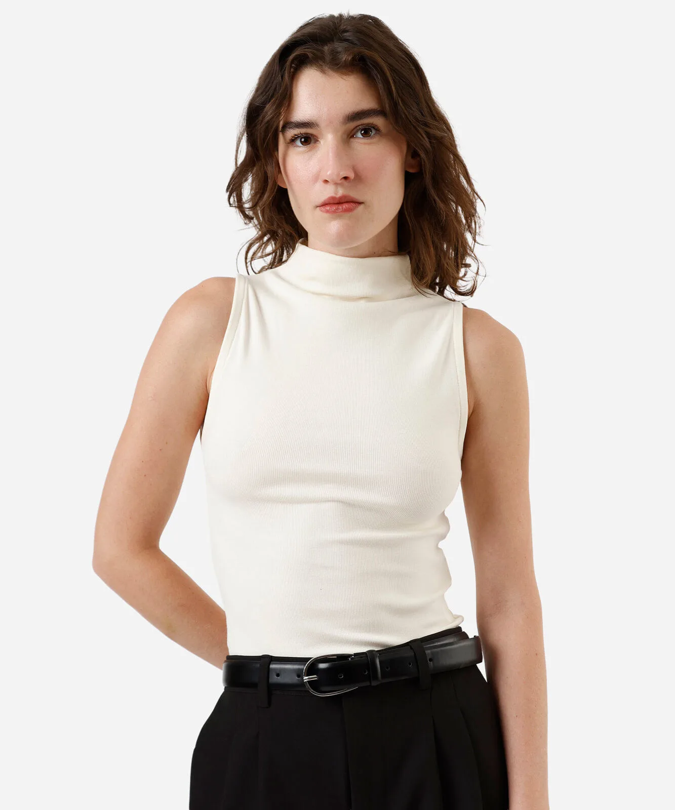 blusa feminina de algodão gola alta canelada bege