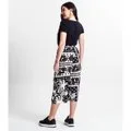 Calça Infinita Cor Pantacourt Feminina - Preto