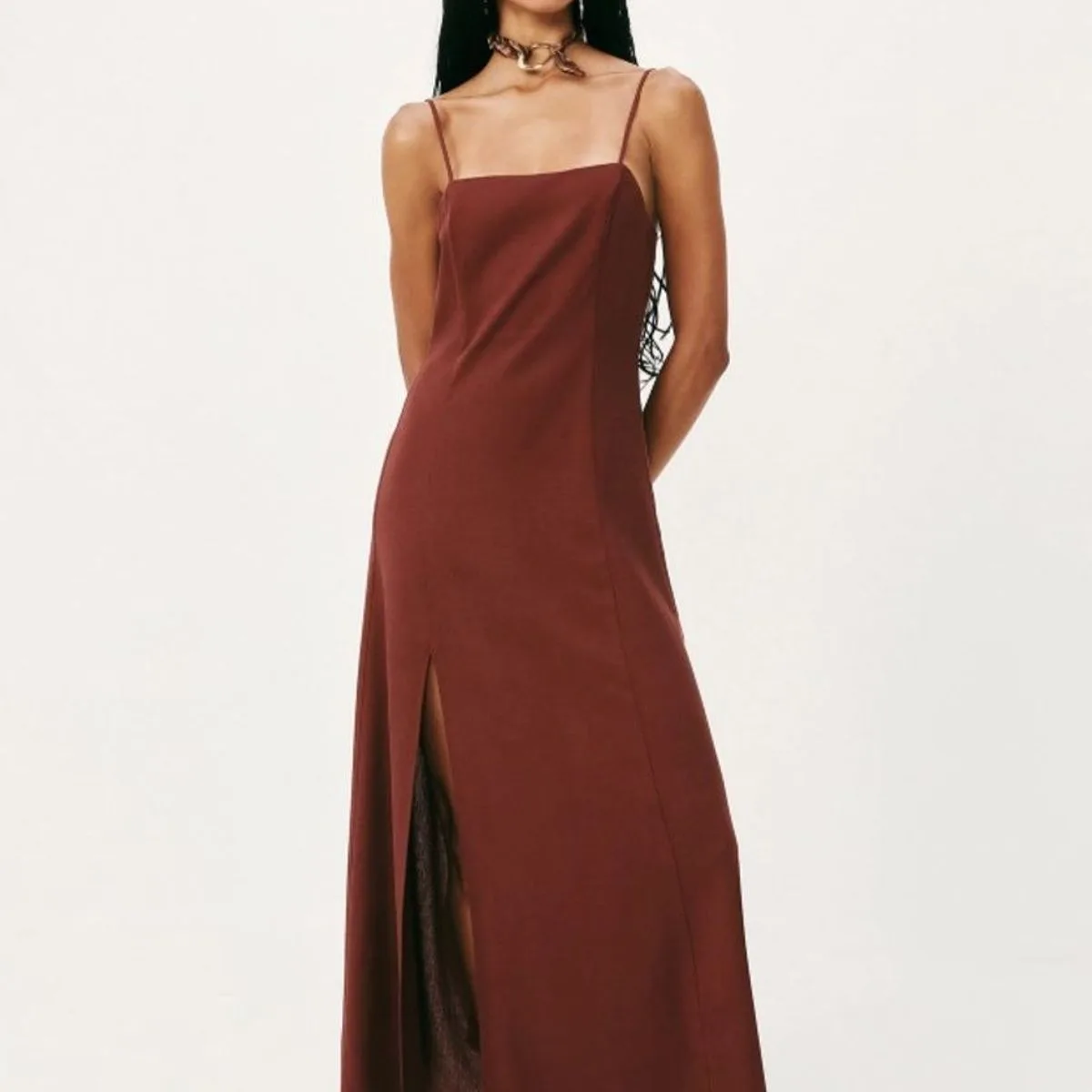 vestido longo marrom alças finas
