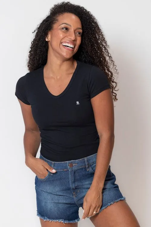 T-Shirt Básica Decote V Polo Wear Preto