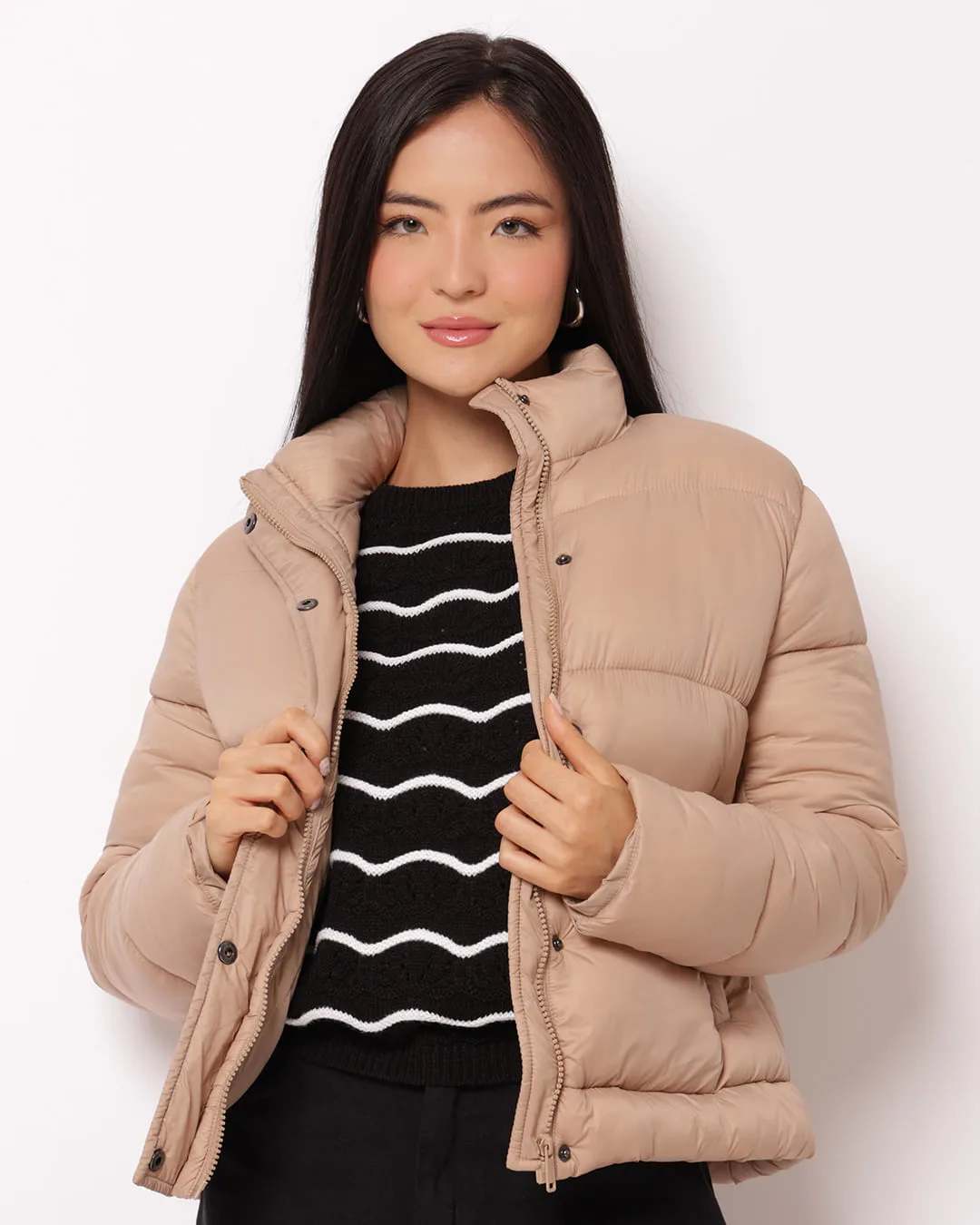 Jaqueta Feminina Puffer com Bolsos Botões Bege