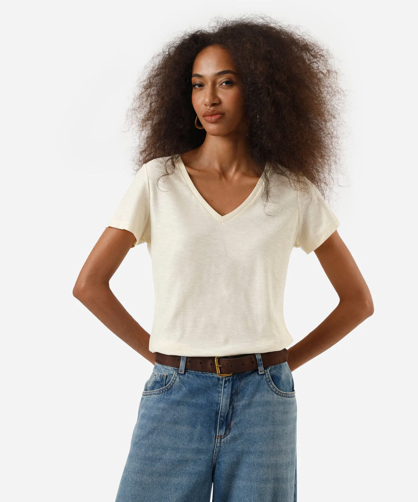 blusa básica feminina de algodão peruano manga curta decote v bege