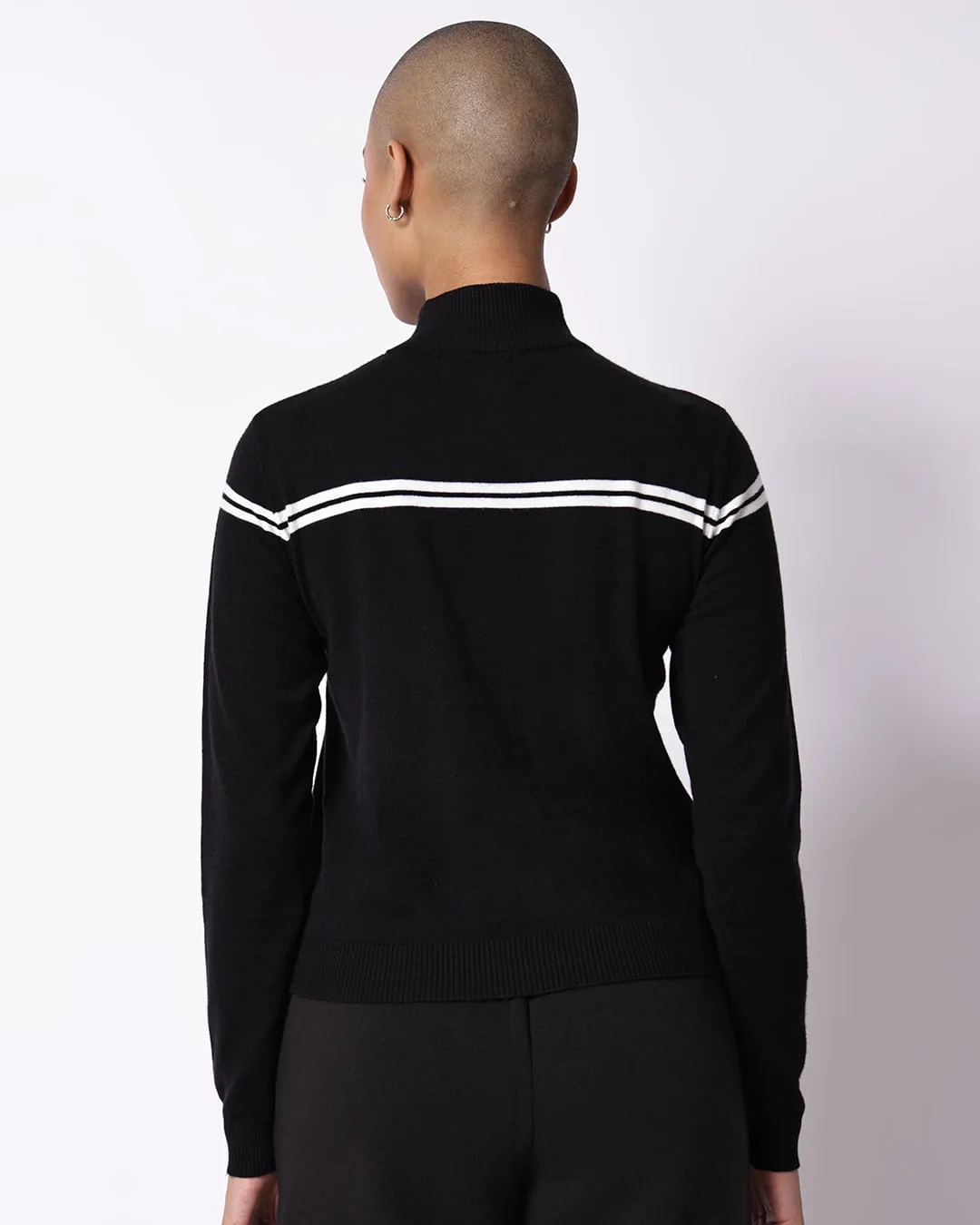 Blusa Feminina Tricô Manga Longa com Bordado Preto