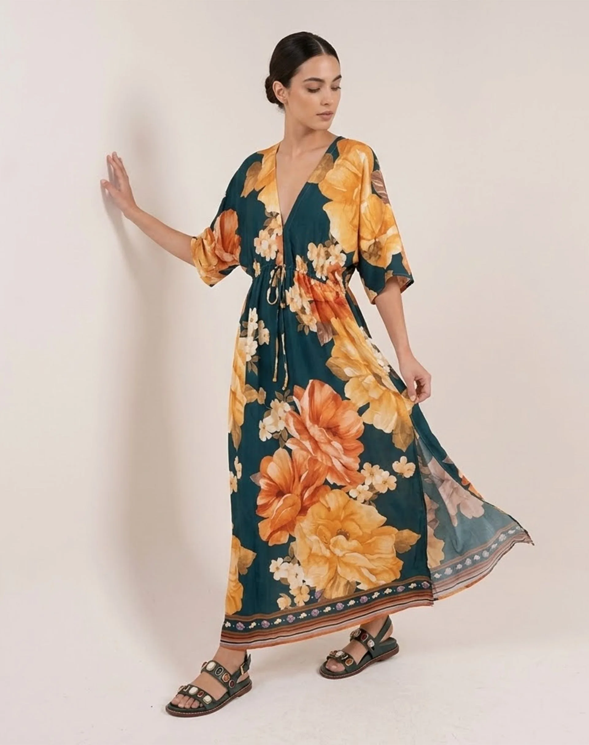 Vestido
  

  
    Longo
  

  
    Decote
  

  
    V
  

  
    Floral