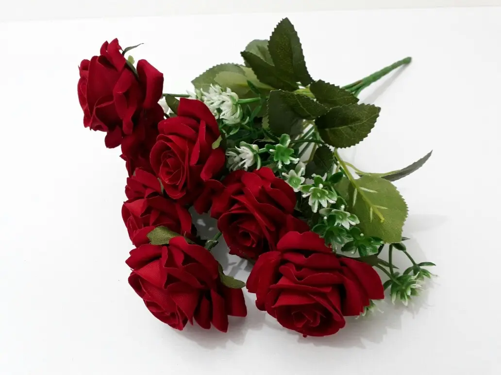 4 Buquês Com 6 Rosas De Veludo Médias Cada