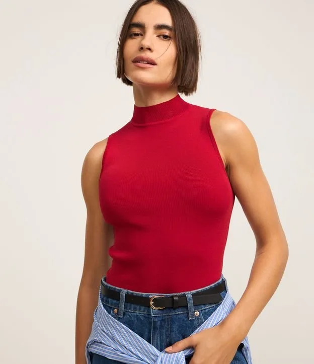 Blusa em Tricô com Golinha e Textura Canelada