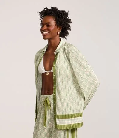 Camisa Oversized em com Listras na Barra e Estampa Folhagens