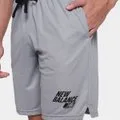 Bermuda New Balance Graphic 9 Masculina - Cinza Claro