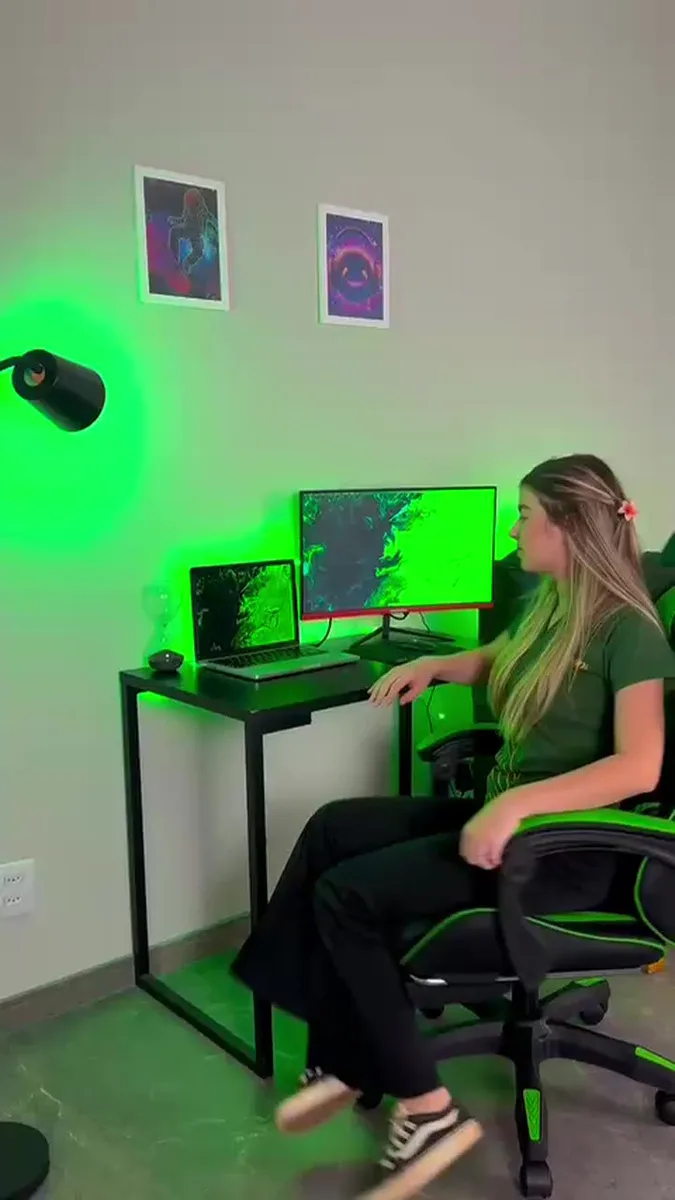 Cadeira De Escritório Gamer Nitro Ergonômica Estofado Couro Sintético Reclinável Altura Ajustável Apoio Para Pés Cor Preto Luvinco