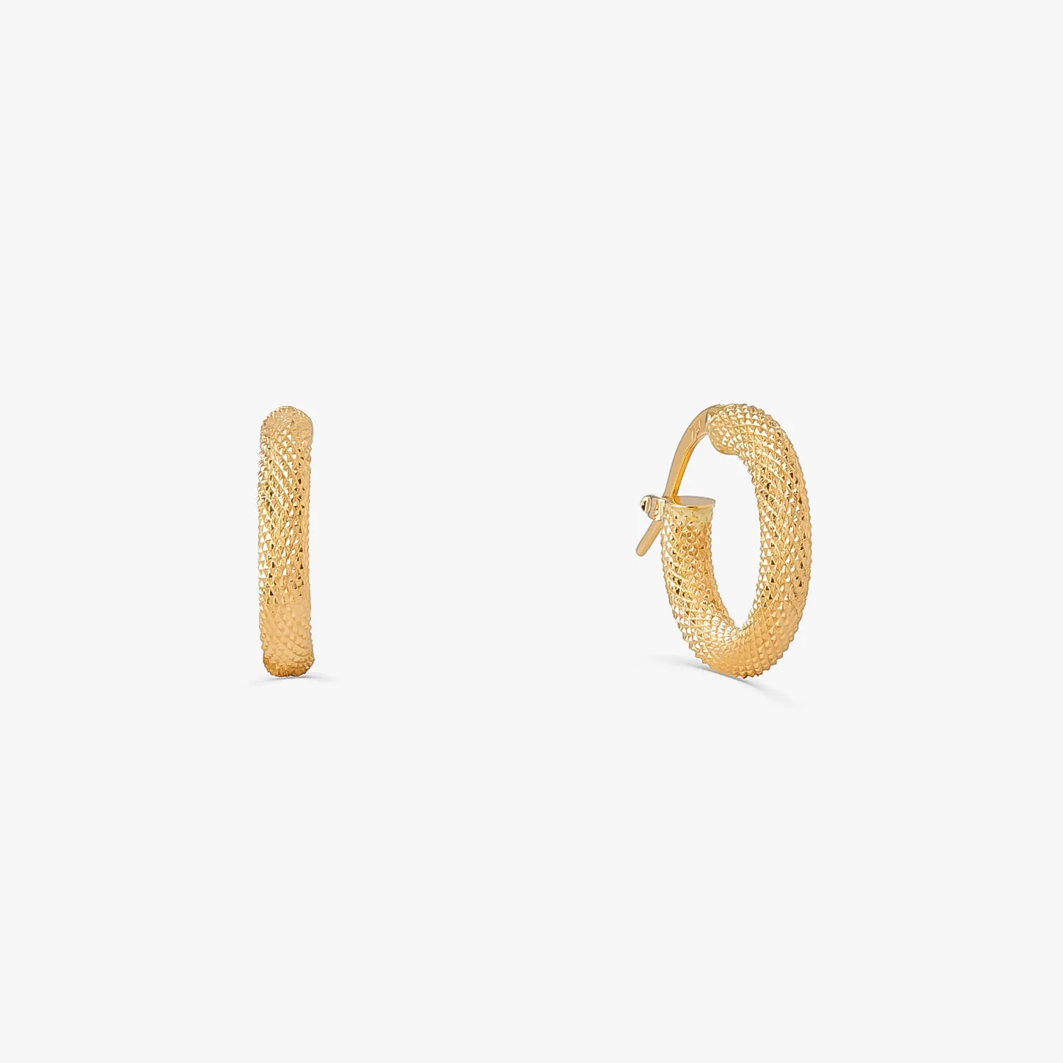 Brinco Argola Fio Redondo Texturizada em Ouro Amarelo 18k