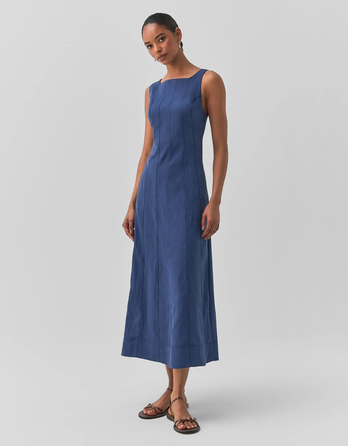 Vestido Evasê Recortes