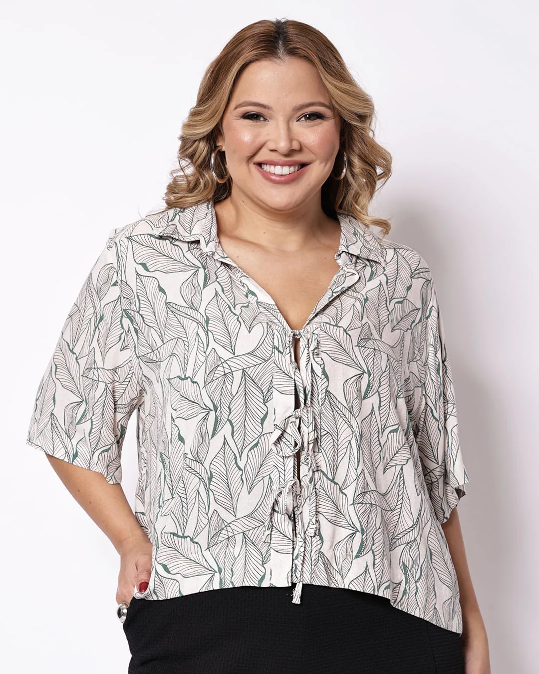 Camisa Plus Size Feminina Estampada com Laços Berry & Co. Off White