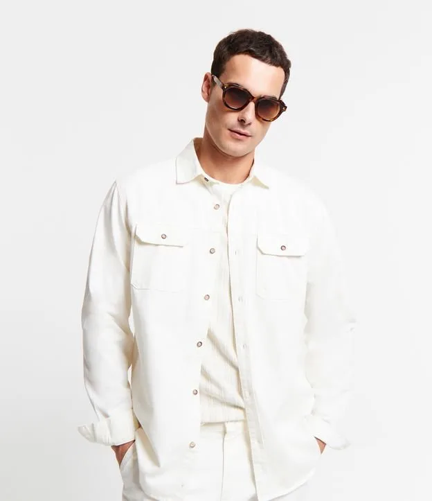 Camisa Comfort em Sarja com Bolsos de Lapela