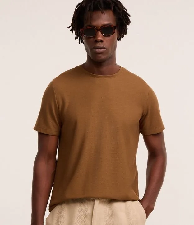 Camiseta Regular Básica com Textura Colmeia