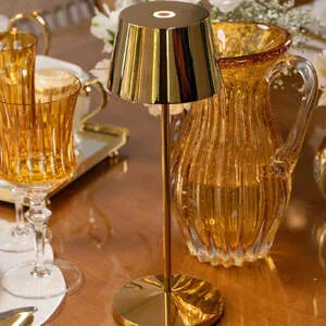 Luminária Portátil De Mesa Dourada Marcella