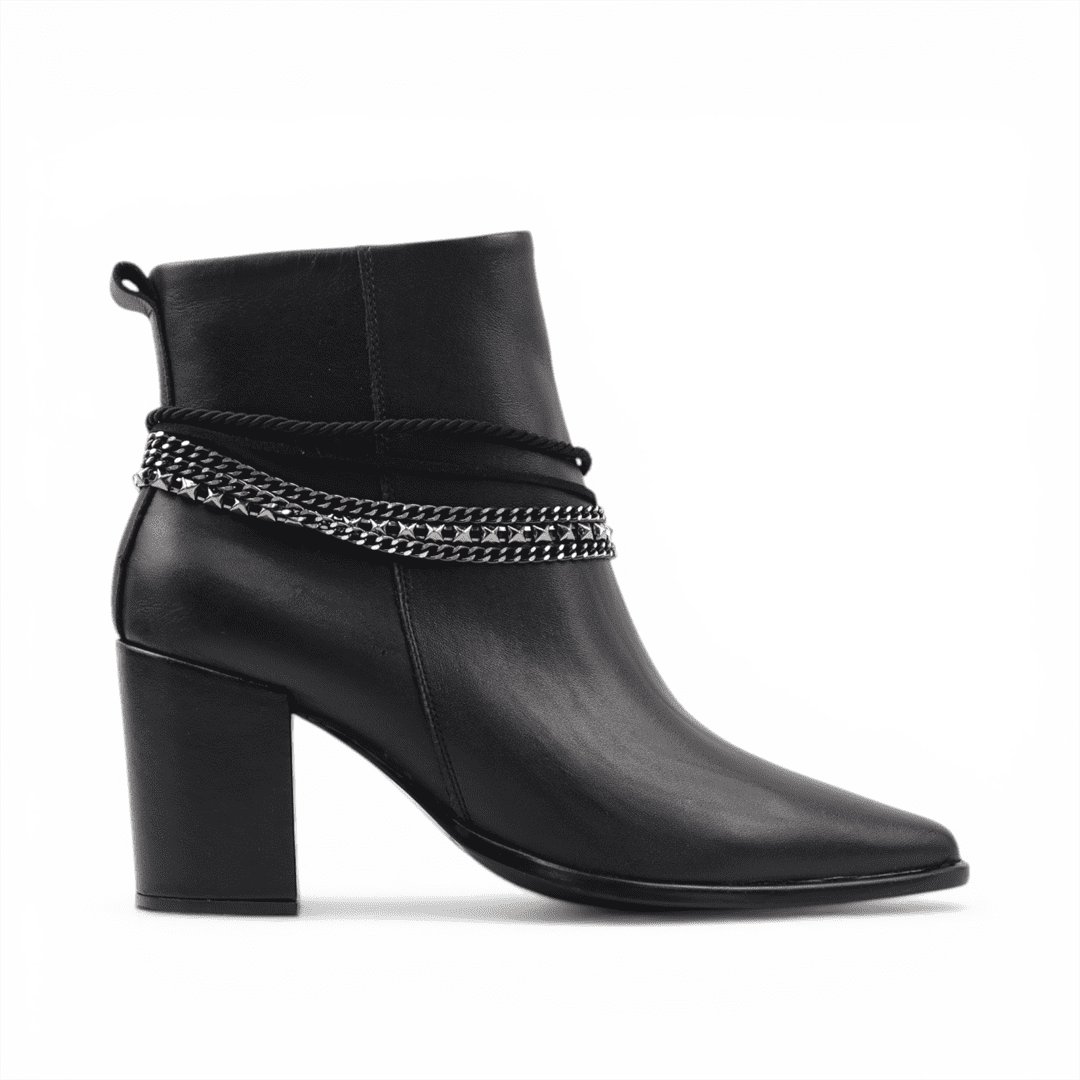 Bota Cano Baixo Detalhe Corrente