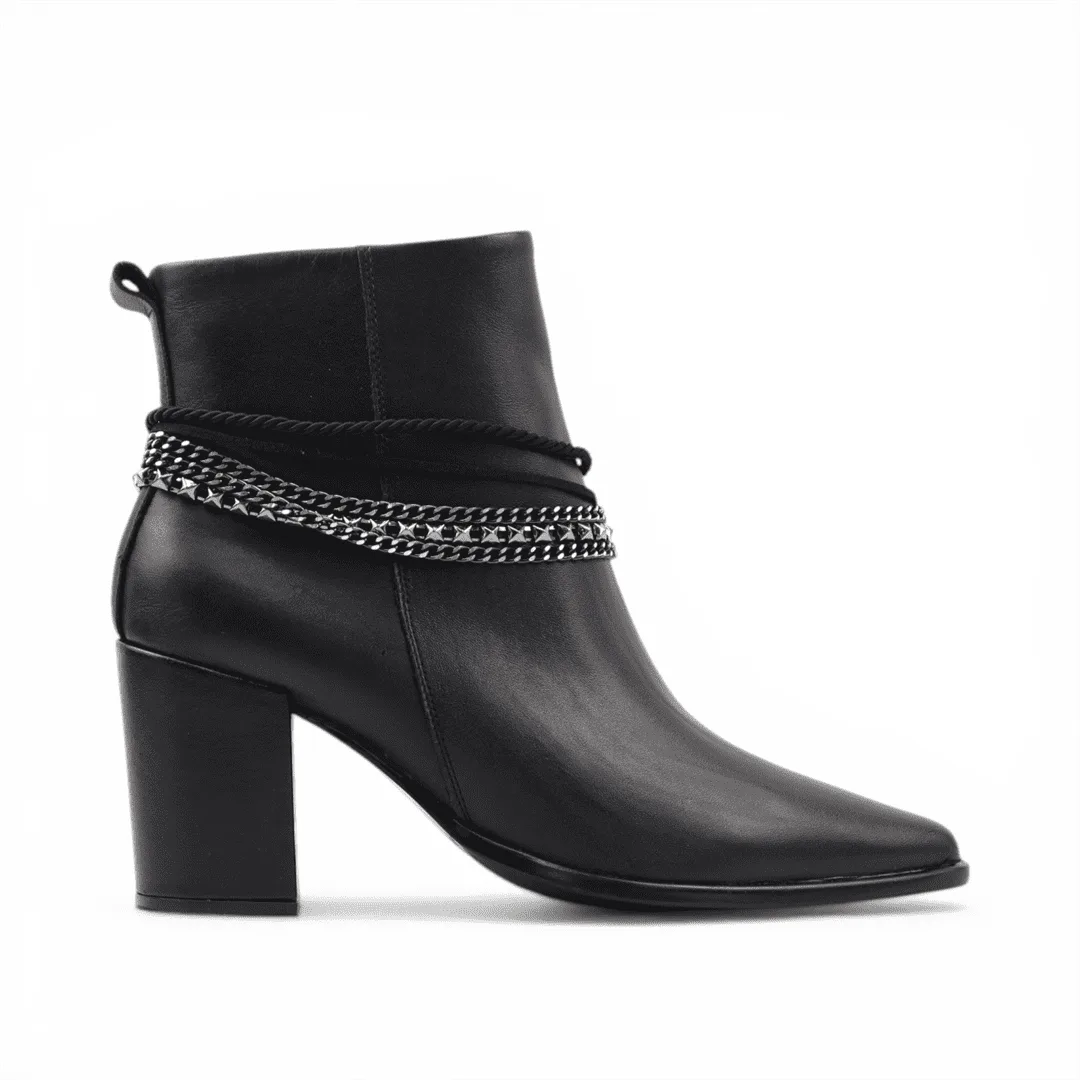 Bota Cano Baixo Detalhe Corrente