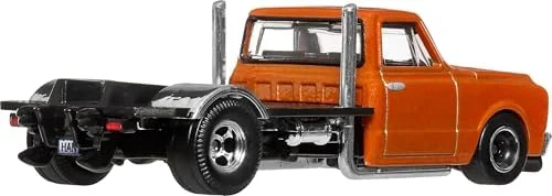 Acelere com o Hot Wheels® Collector Chevrolet C/K 1967, miniatura Fast & Furious 7 cm com corpo Metal/Metal™, pneus Real Riders™ e acabamento premium!