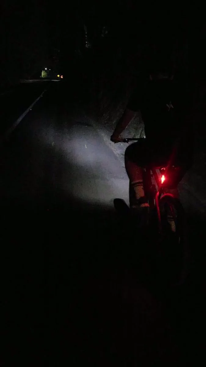 Kit Farol e Lanterna para Bicicleta Hardline Recarregável USB 400 Lúmens à Prova d'Água