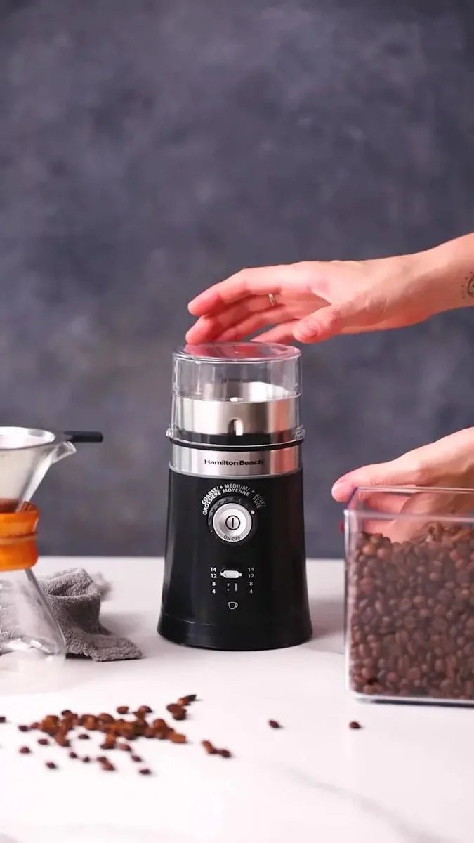 Moedor Automático Ajustável Com Controle De Granulação Triturador Secos Sementes Grãos Café Cuba Removível E 2 Lâminas Em Aço Inox Doméstico - Hamilton Beach