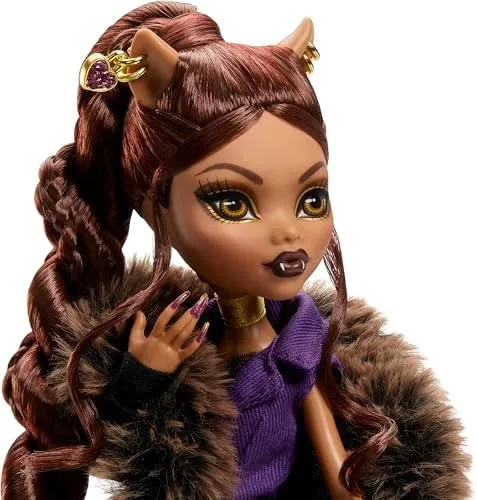 Boneca Monster High da Casa do Lobo Clawdeen Colecionável com Casaco Jacquard de Pele Sintética, Vestido Blazer Roxo, Pantaboots e Acessórios Dourados, JDR66