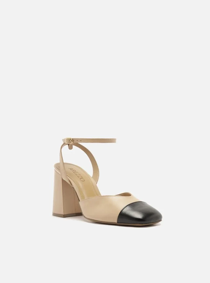 Scarpin Nude Couro Fivela Cap Toe Preto