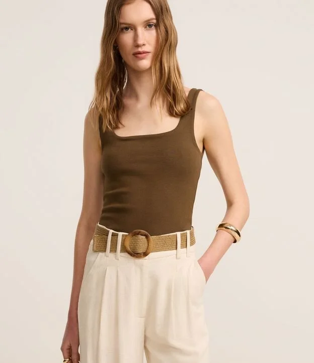 Blusa em Ribana com Decote Quadrado e Alça Larga