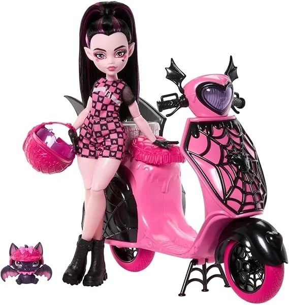 Monster High Draculaura com Scooter, Boneca Articulada com Pet Morcego, Scooter, Cesta, Acessórios e Capacetes Combinando