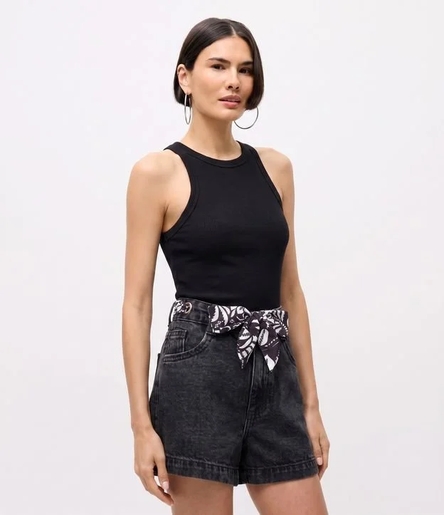Short Mom em Jeans com Cinto Lenço Estampado