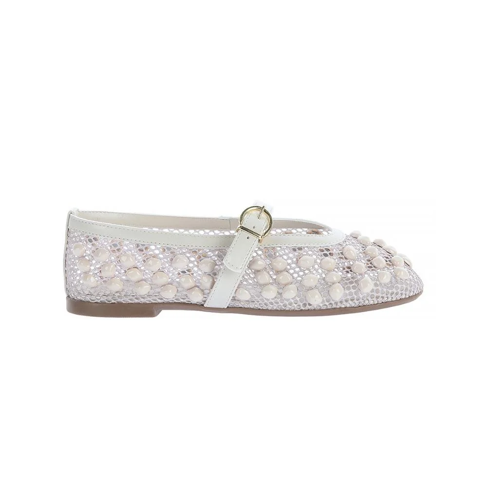 Marina - Sapatilha Damannu em Tela Off White com Aplicações e Fivela