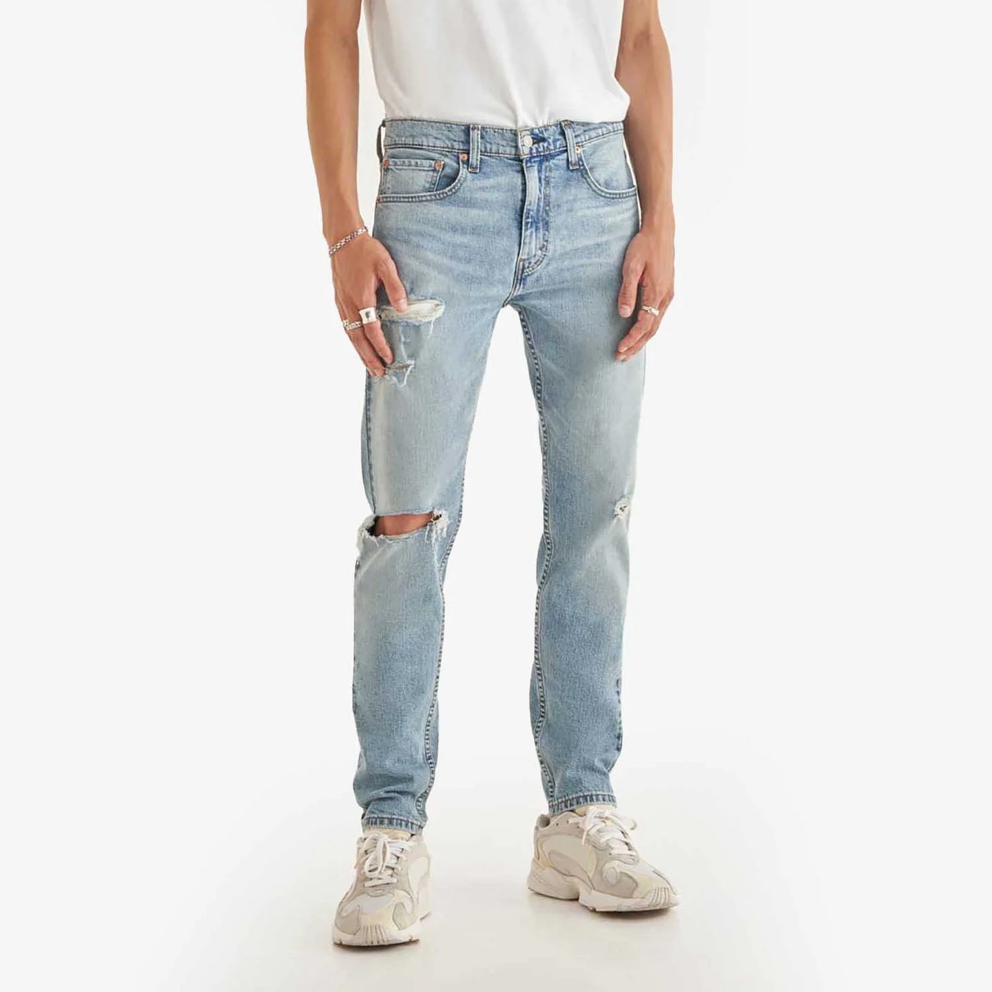 Calça Jeans Levi's® 512 Slim Taper com Rasgo Lavagem Clara