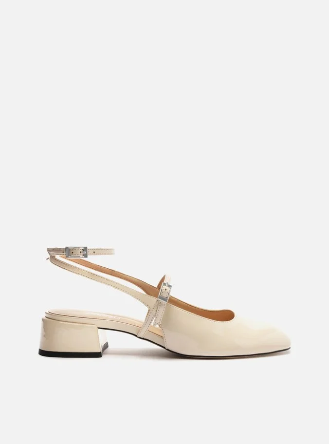 Sapato Boneca Off-White Verniz Aberto Tiras Fivelas